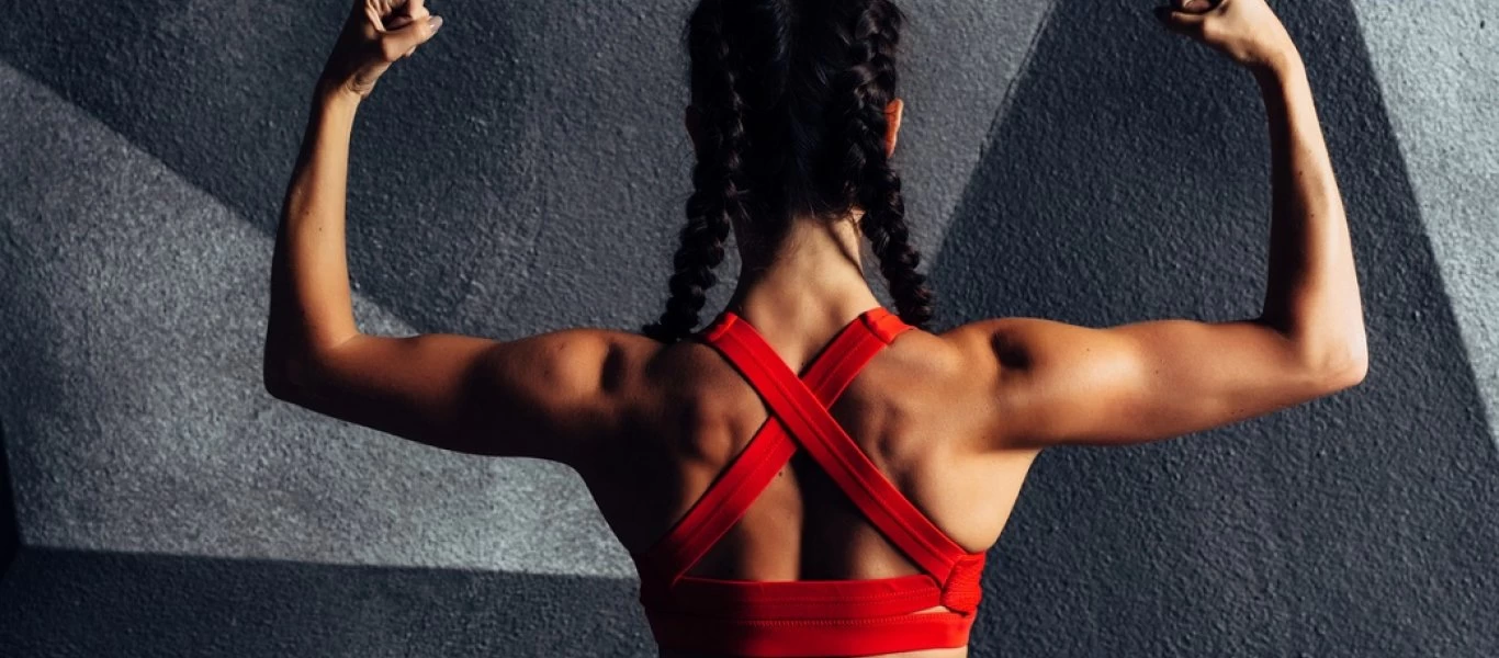 Δέκα λεπτά αρκούν: Με αυτές τις ασκήσεις θα αποκτήσετε σμιλευμένα χέρια (βίντεο)